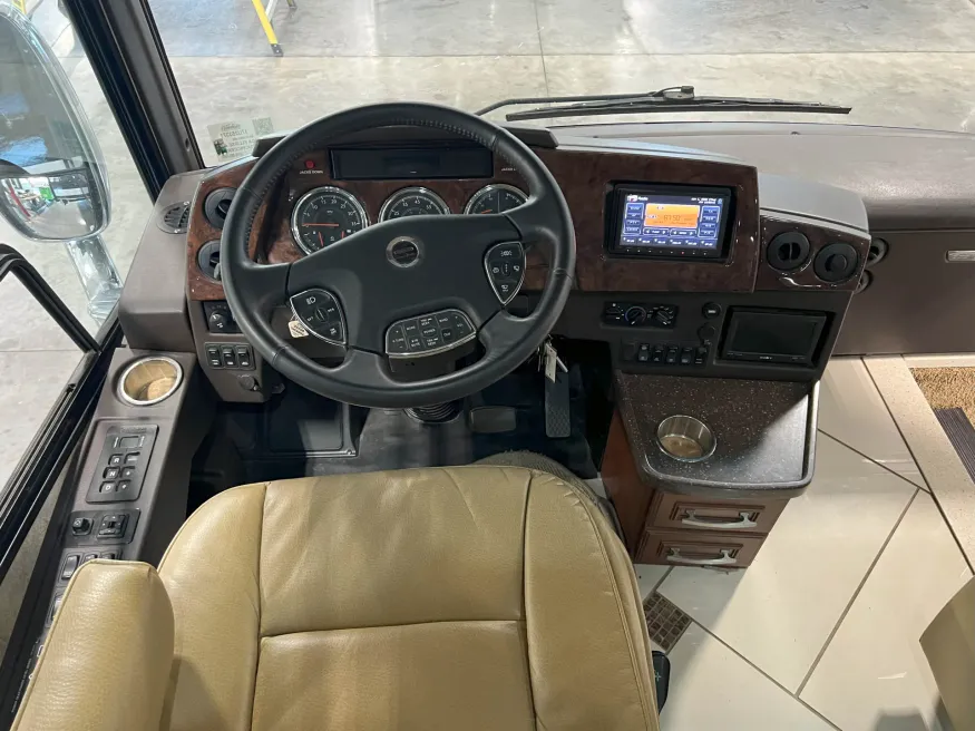 2012 Itasca Ellipse 42QD | Photo 4 of 17