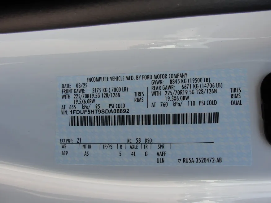 2025 Ford F-550 | Photo 17 of 18