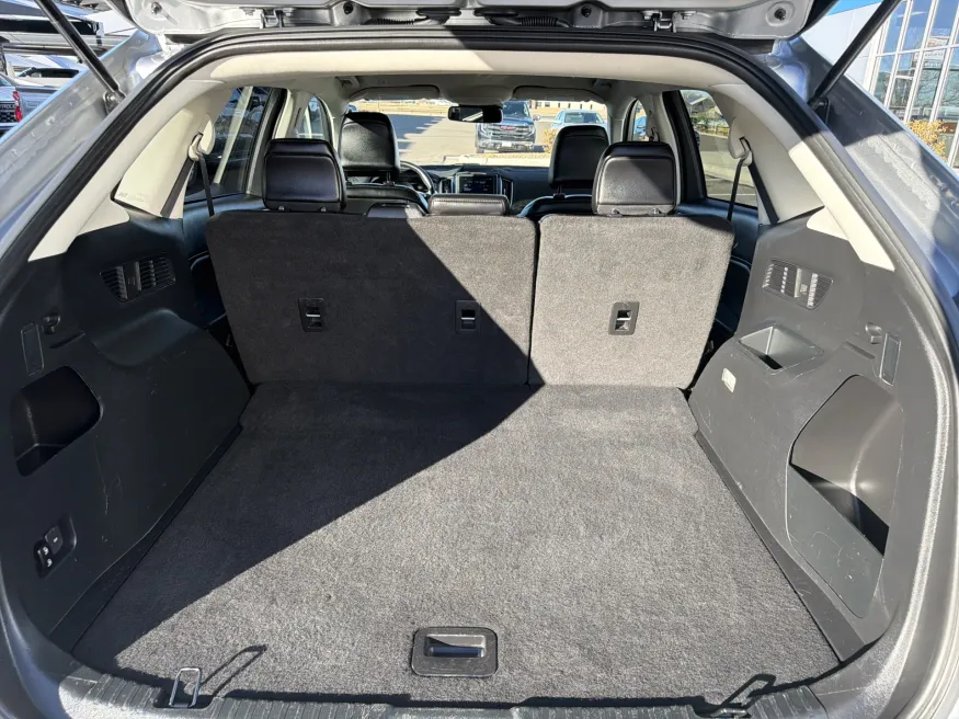 2023 Ford Edge SEL | Photo 8 of 20
