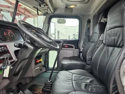 2023 Peterbilt 389 | Thumbnail Photo 16 of 21