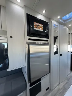 2026 Pleasure-way Ontour 2.2 AWD | Thumbnail Photo 18 of 18