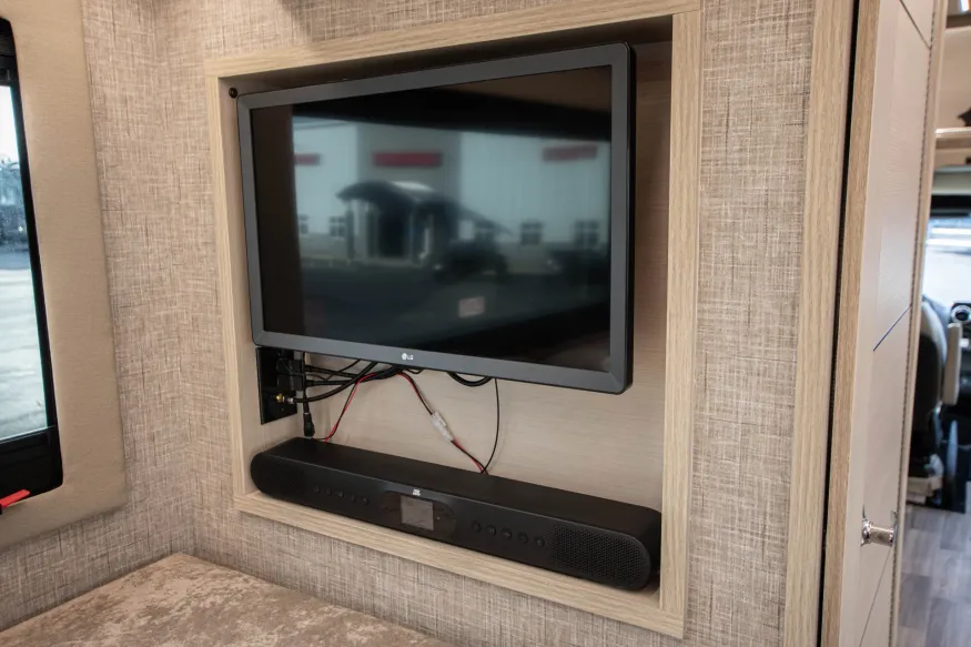 2026 Tiffin Wayfarer 25XLW | Photo 18 of 19