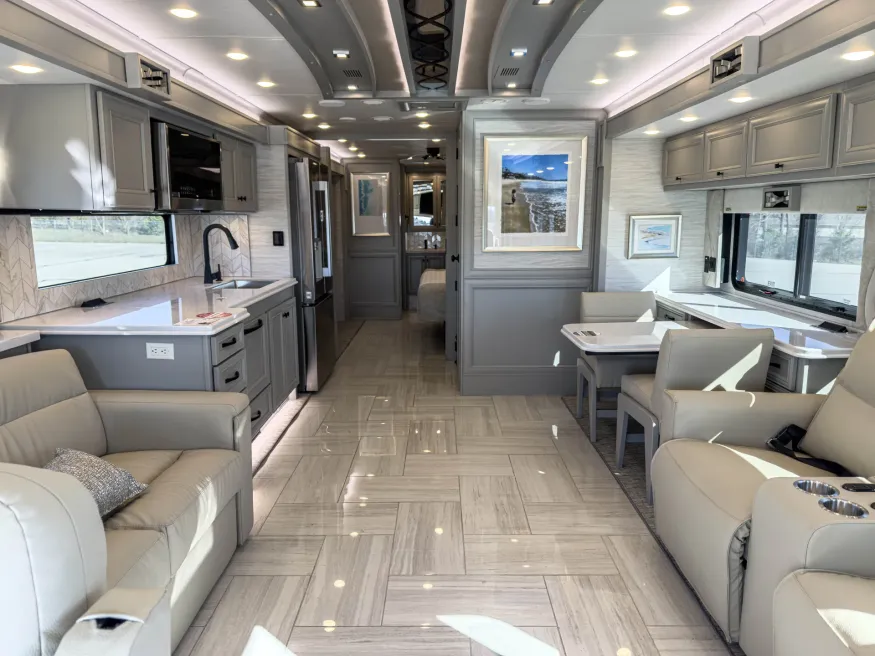 2026 Tiffin Phaeton 37 BH | Photo 3 of 43