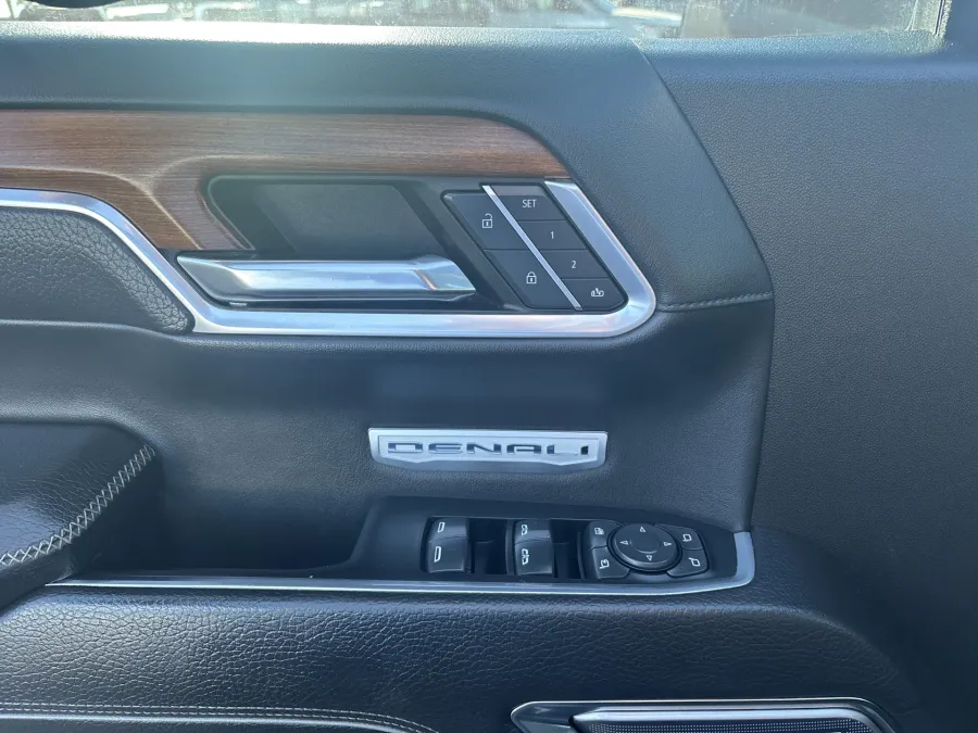 2023 GMC Sierra 1500 Denali | Photo 12 of 22