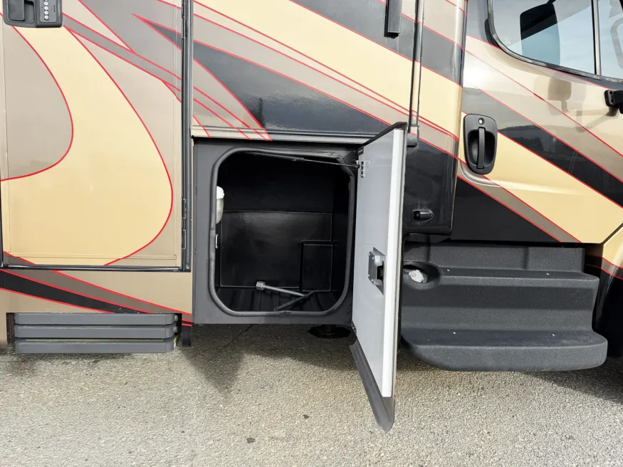 2016 Jayco Seneca 37HJ | Photo 23 of 29