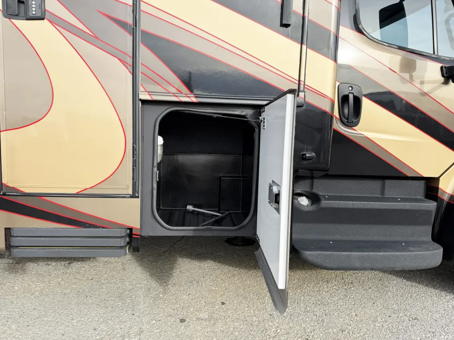 2016 Jayco Seneca 37HJ | Photo 23 of 29