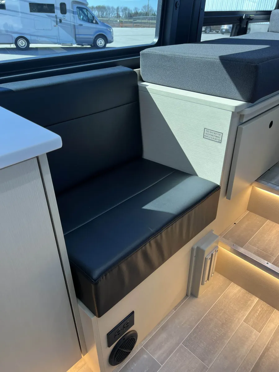 2026 Pleasure-way Plateau RB | Photo 21 of 28