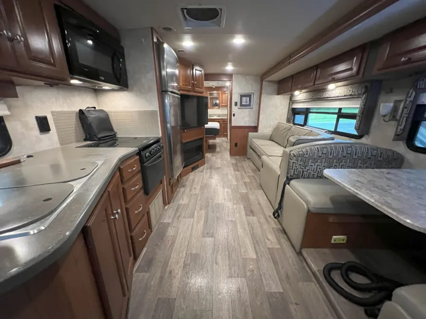 2019 Winnebago Sunstar LX 35F | Photo 3 of 20