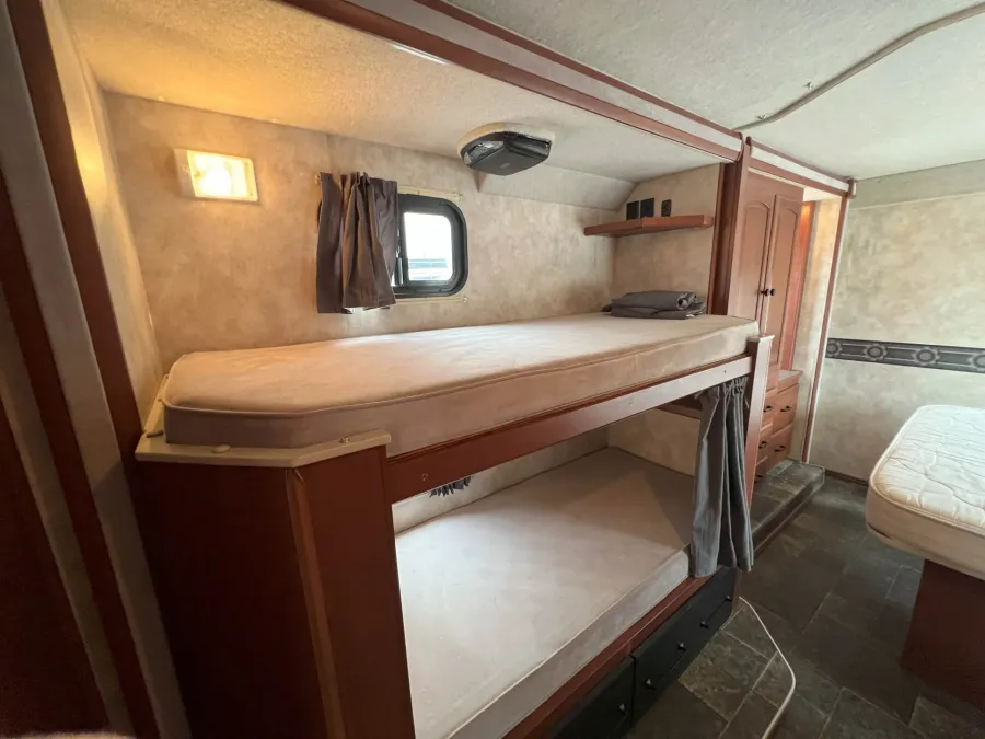 2014 Winnebago Access 31J | Photo 30 of 38