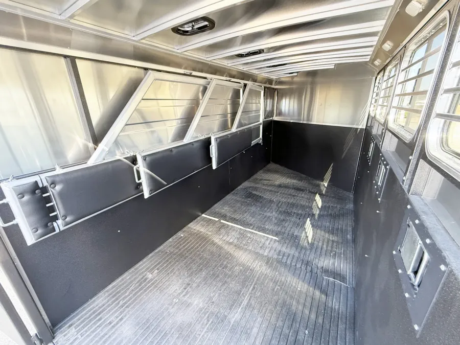 2025 Logan Coach Bullseye 4HGN | Photo 15 of 17