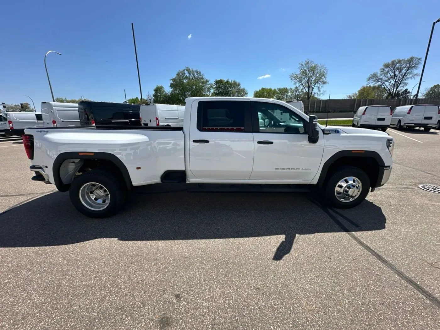 2025 GMC Sierra 3500HD Pro | Photo 4 of 16