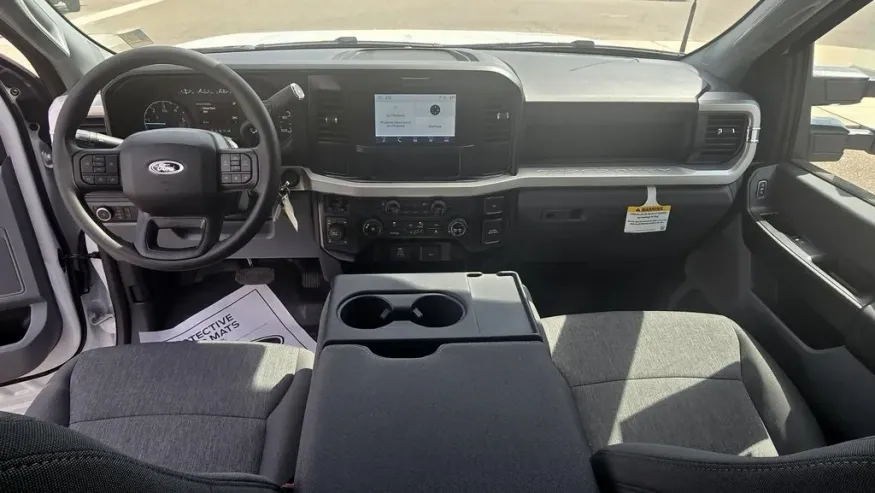 2025 Ford Super Duty F-350 | Photo 24 of 28