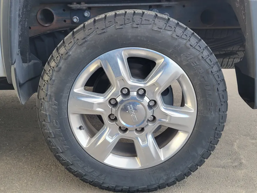 2019 GMC Sierra 2500HD SLT | Photo 4 of 5