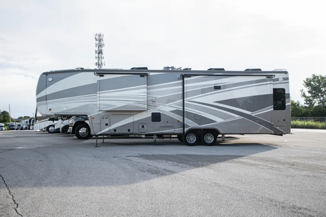 2019 DRV Mobile Suites 39 DBRS3 