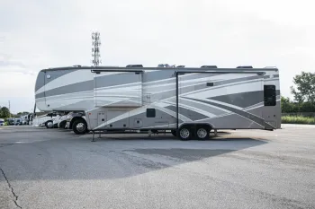 2019 DRV Mobile Suites 39 DBRS3