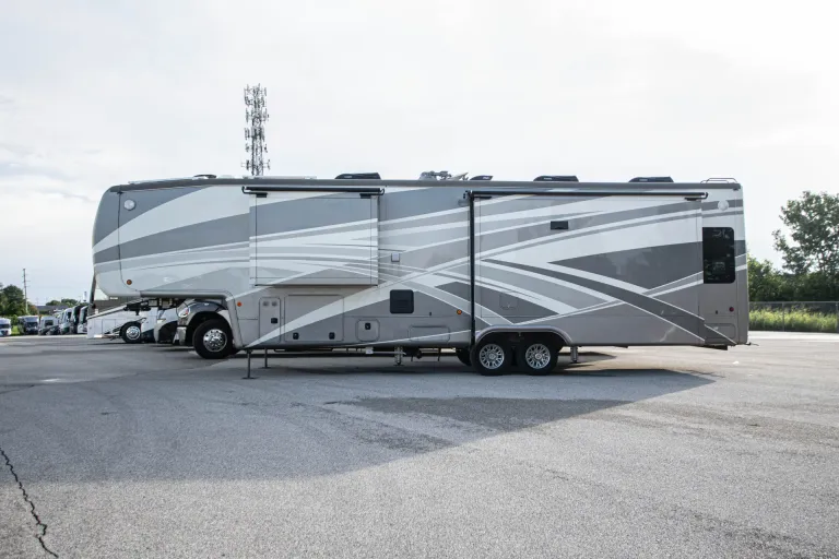 2019 DRV Mobile Suites 39 DBRS3