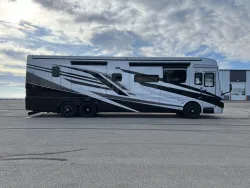 2026 Newmar Mountain Aire 4118 | Thumbnail Photo 4 of 44