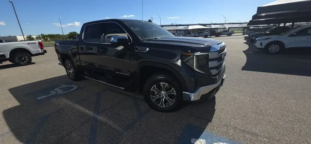 2024 GMC Sierra 1500 | Photo 3 of 29