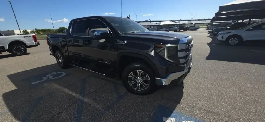 2024 GMC Sierra 1500 | Photo 3 of 29