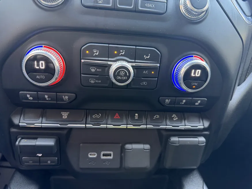 2022 GMC Sierra 2500HD AT4 | Photo 19 of 23
