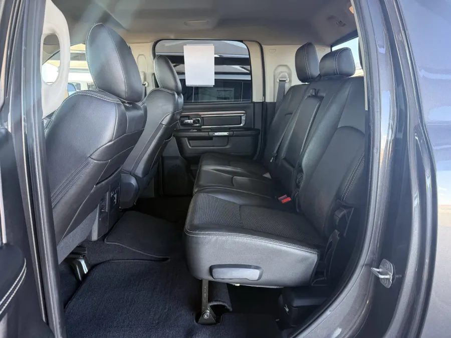 2014 RAM 3500 Laramie | Photo 9 of 17