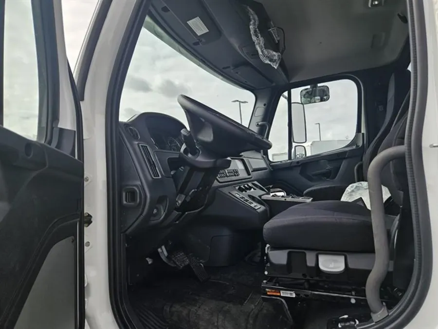 2025 Freightliner M2 106 | Photo 9 of 17