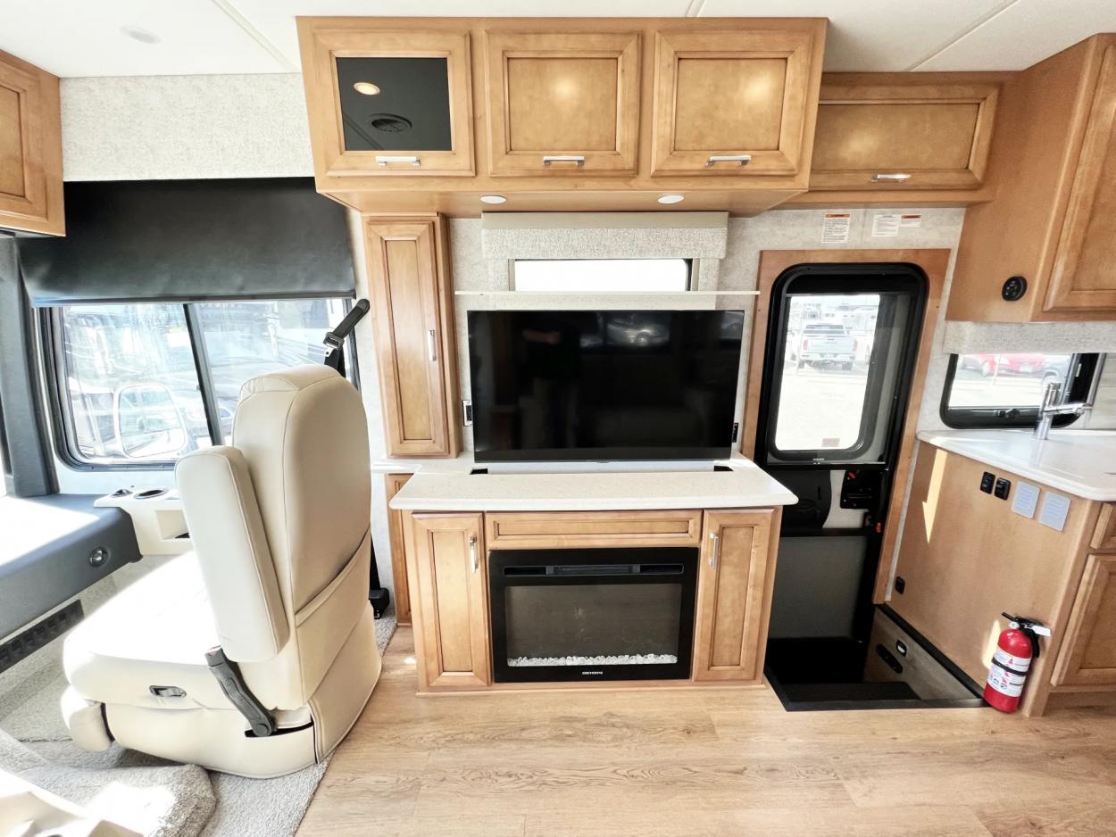2023 Newmar Bay Star 3811 | Photo 10 of 38