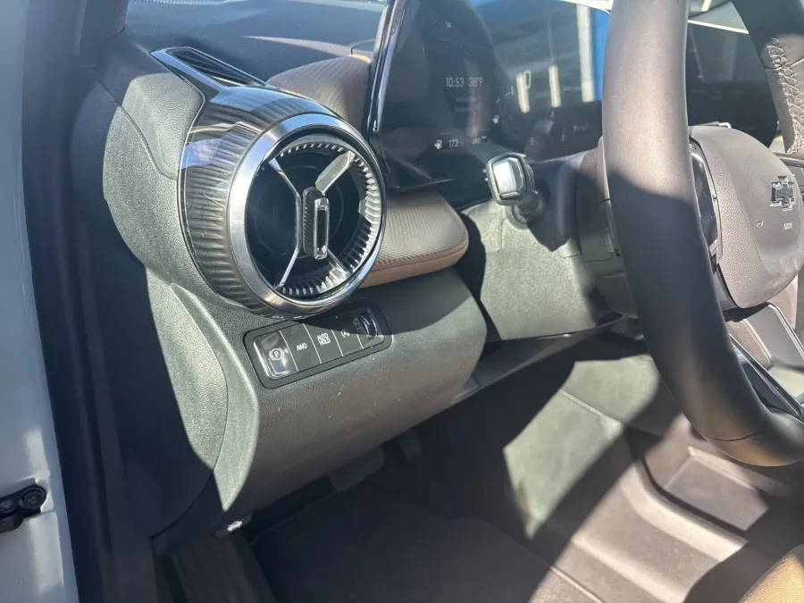 2026 Chevrolet Equinox AWD ACTIV | Photo 14 of 22