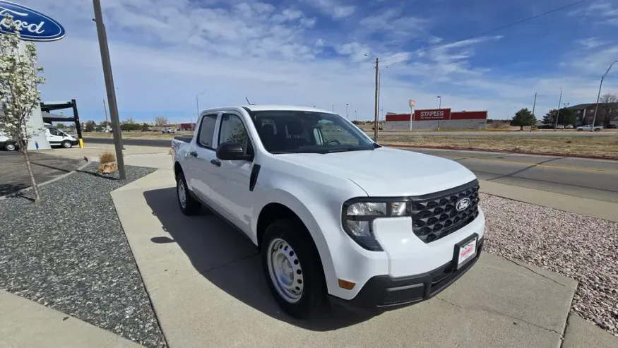 2026 Ford Maverick | Photo 3 of 26