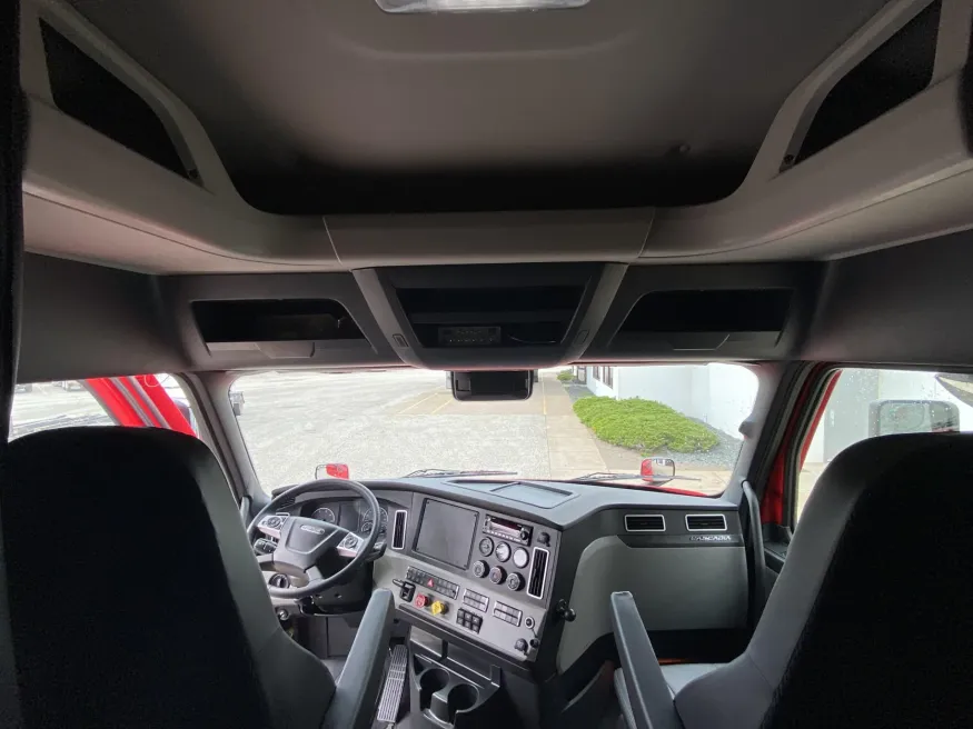 2025 Freightliner Cascadia | Photo 9 of 18