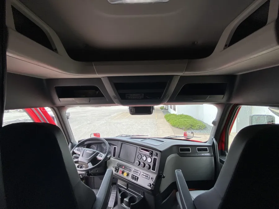 2025 Freightliner Cascadia | Photo 9 of 18