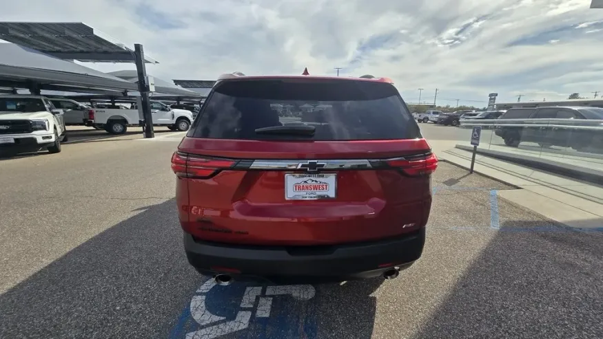 2023 Chevrolet Traverse | Photo 7 of 31