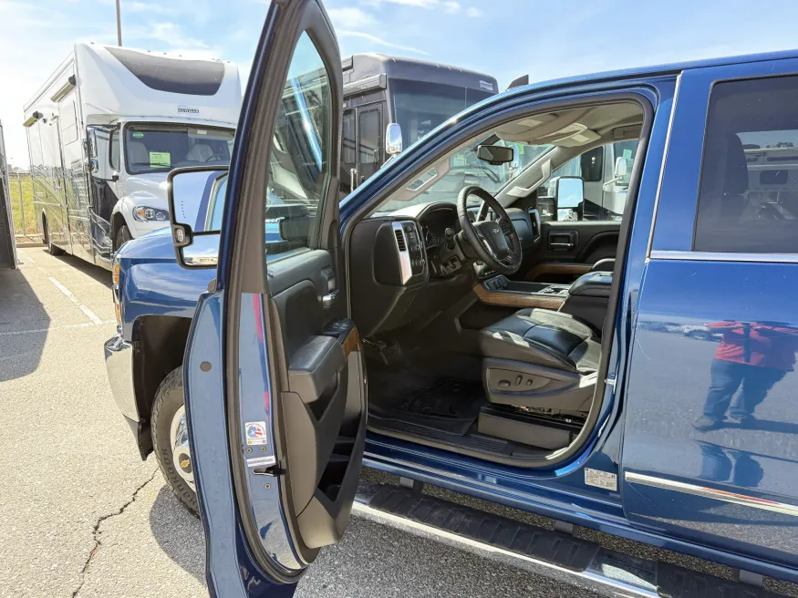 2016 Chevrolet Silverado 3500 LTZ | Photo 4 of 22