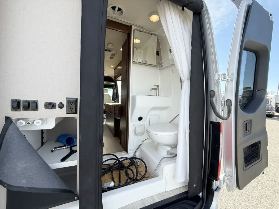 2020 Winnebago Boldt 70KL | Photo 17 of 20