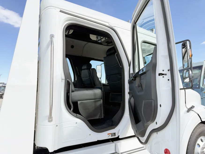 2026 Freightliner M2 112 SUMMIT HAULER | Photo 17 of 21