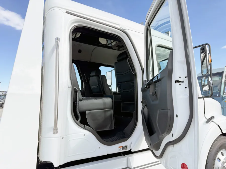 2026 Freightliner M2 112 SUMMIT HAULER | Photo 17 of 21