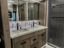 2026 Tiffin Zephyr 45PZ | Thumbnail Photo 37 of 39