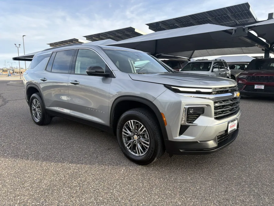 2025 Chevrolet Traverse AWD LT | Photo 6 of 22