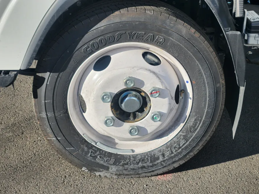 2025 Isuzu NRR | Photo 5 of 21