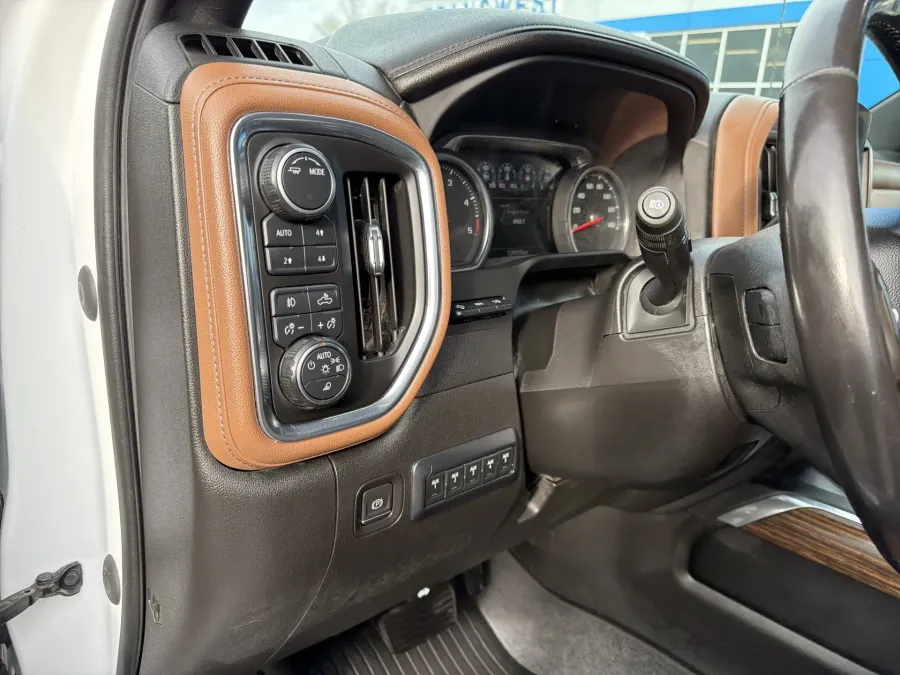 2022 Chevrolet Silverado 2500HD High Country | Photo 13 of 22