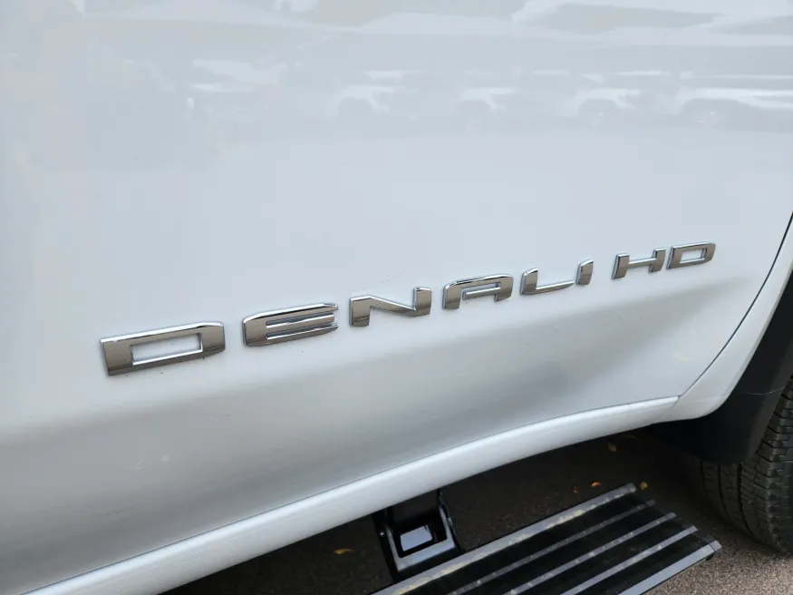 2026 GMC Sierra 3500HD Denali Ultimate | Photo 19 of 31