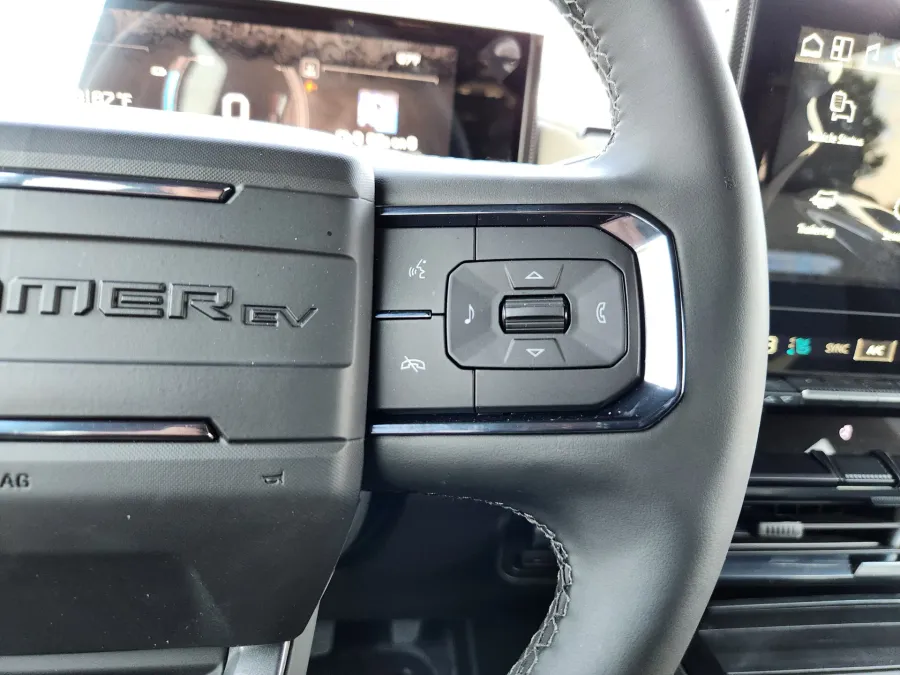 2026 GMC HUMMER EV SUV 2X | Photo 24 of 30