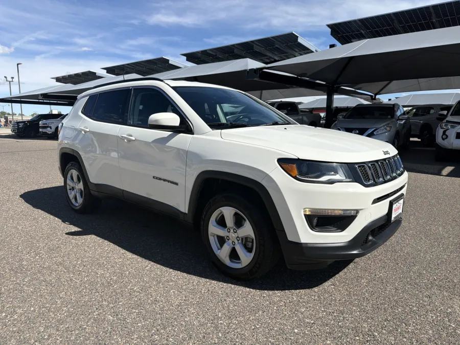 2018 Jeep Compass Latitude | Photo 2 of 19