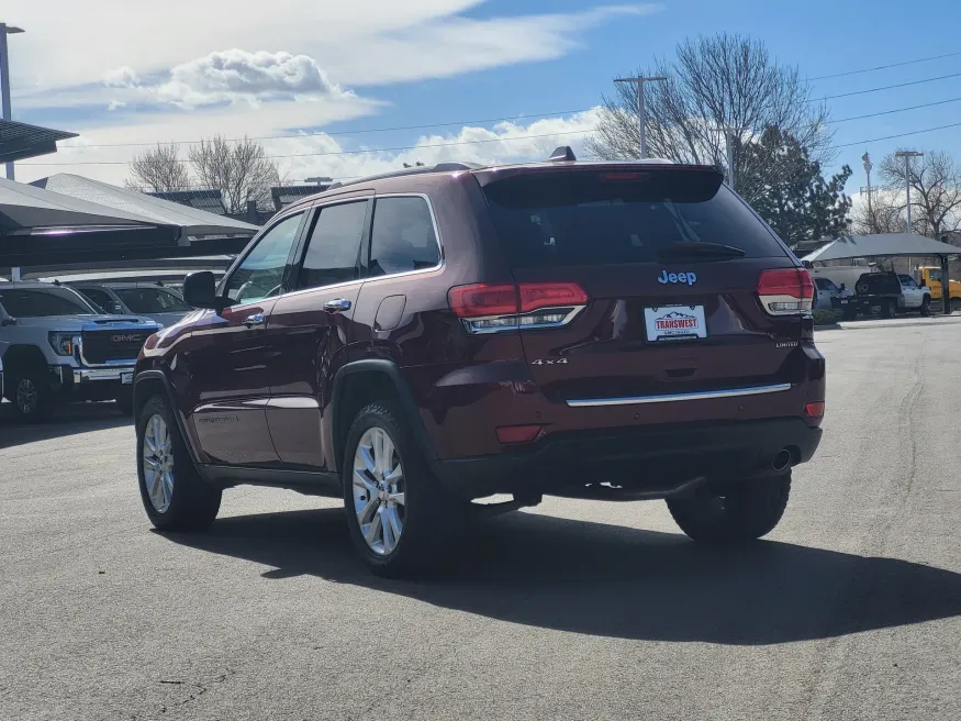 2017 Jeep Grand Cherokee Limited | Photo 4 of 32