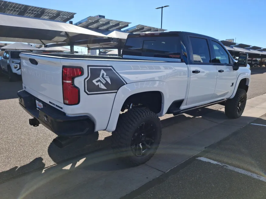 2026 Chevrolet Silverado 2500HD LTZ | Photo 5 of 19