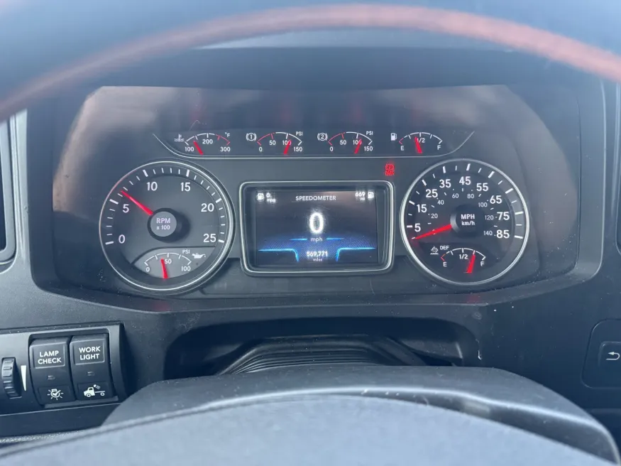 2019 International LT625 | Photo 11 of 15