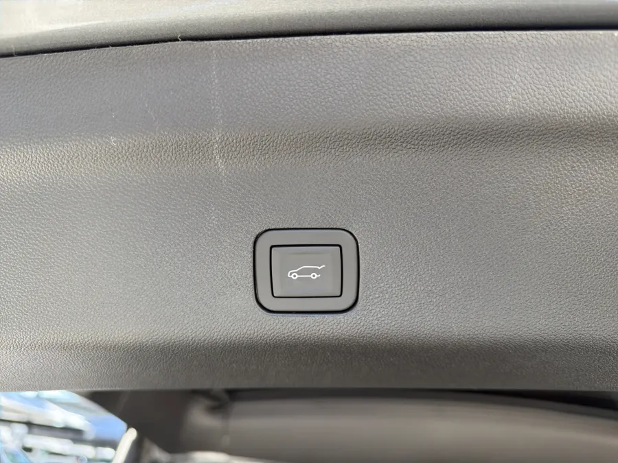 2026 Chevrolet Suburban Premier | Photo 10 of 26