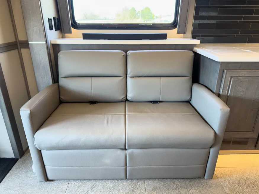 2026 Renegade Classic 45CMR | Photo 15 of 29