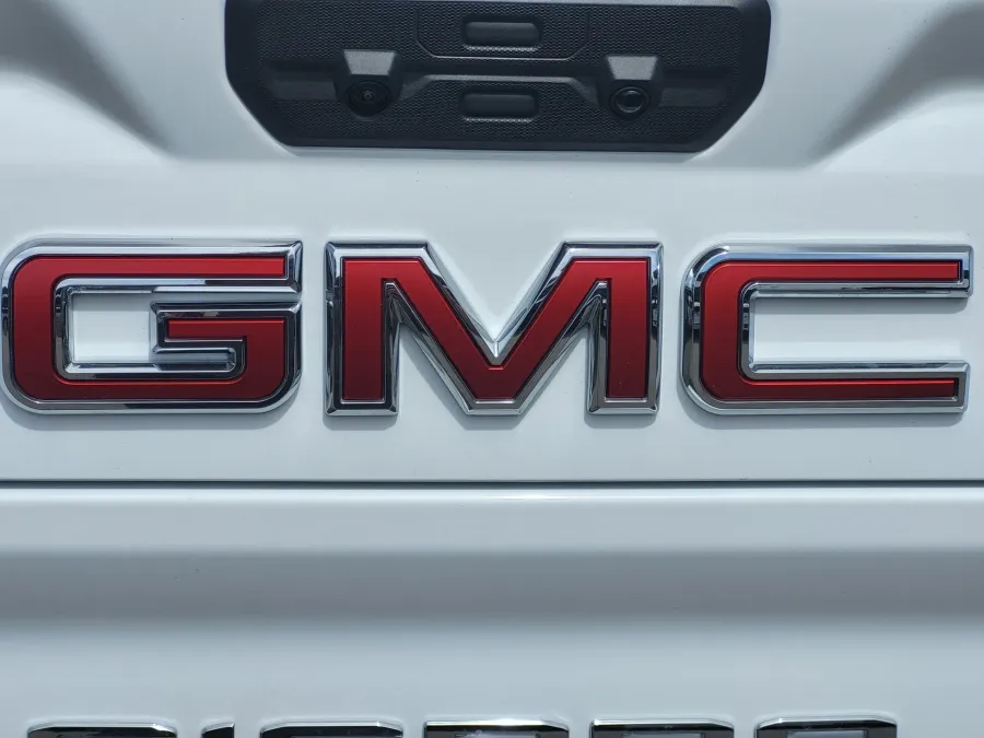 2026 GMC Sierra 3500HD SLT | Photo 10 of 25