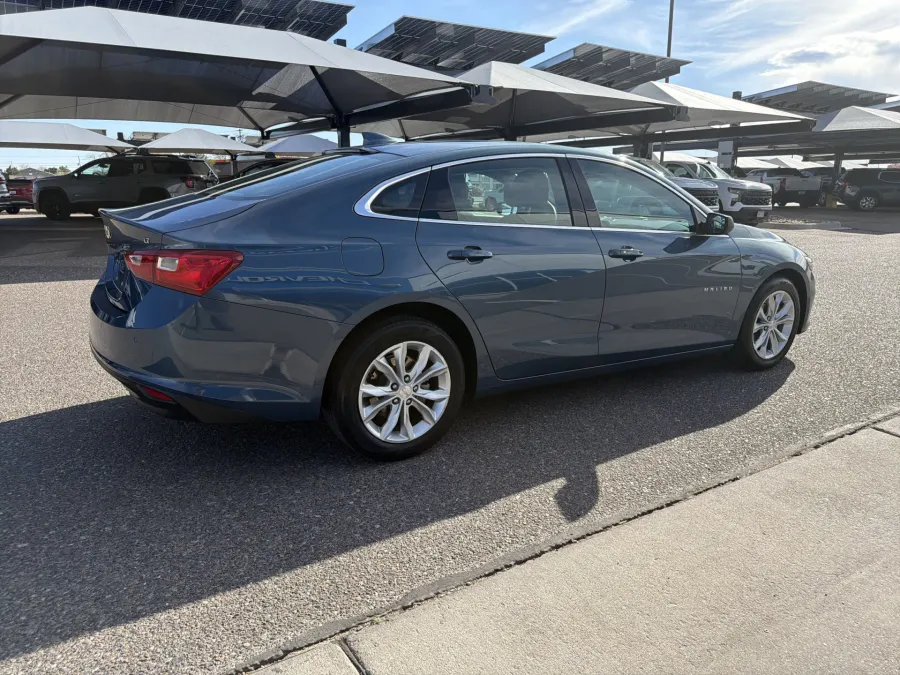 2025 Chevrolet Malibu LT | Photo 4 of 19